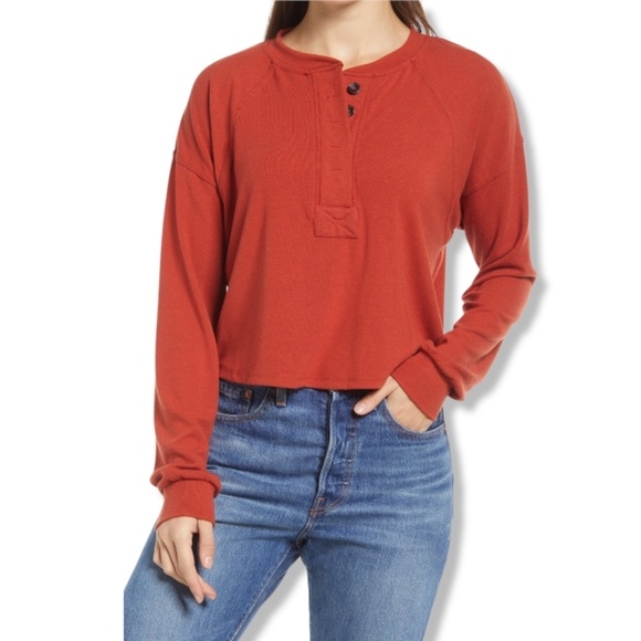 Treasure & Bond Hidden Placket Crop Henley Red Ochre, XL - Picture 1 of 6